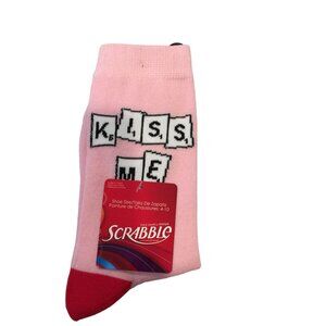 Hasbro Scrabble KISS ME Men's Crew Socks Size 4-10 Pink